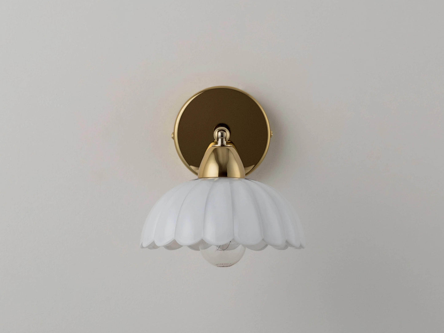 White flower sconce wall light