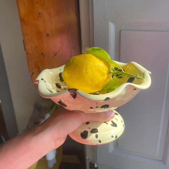 The Curvy Mini Bowl with Stand