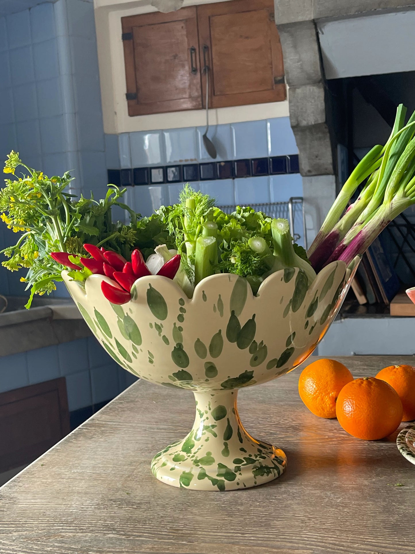 The Scalloped Bowl with Stand