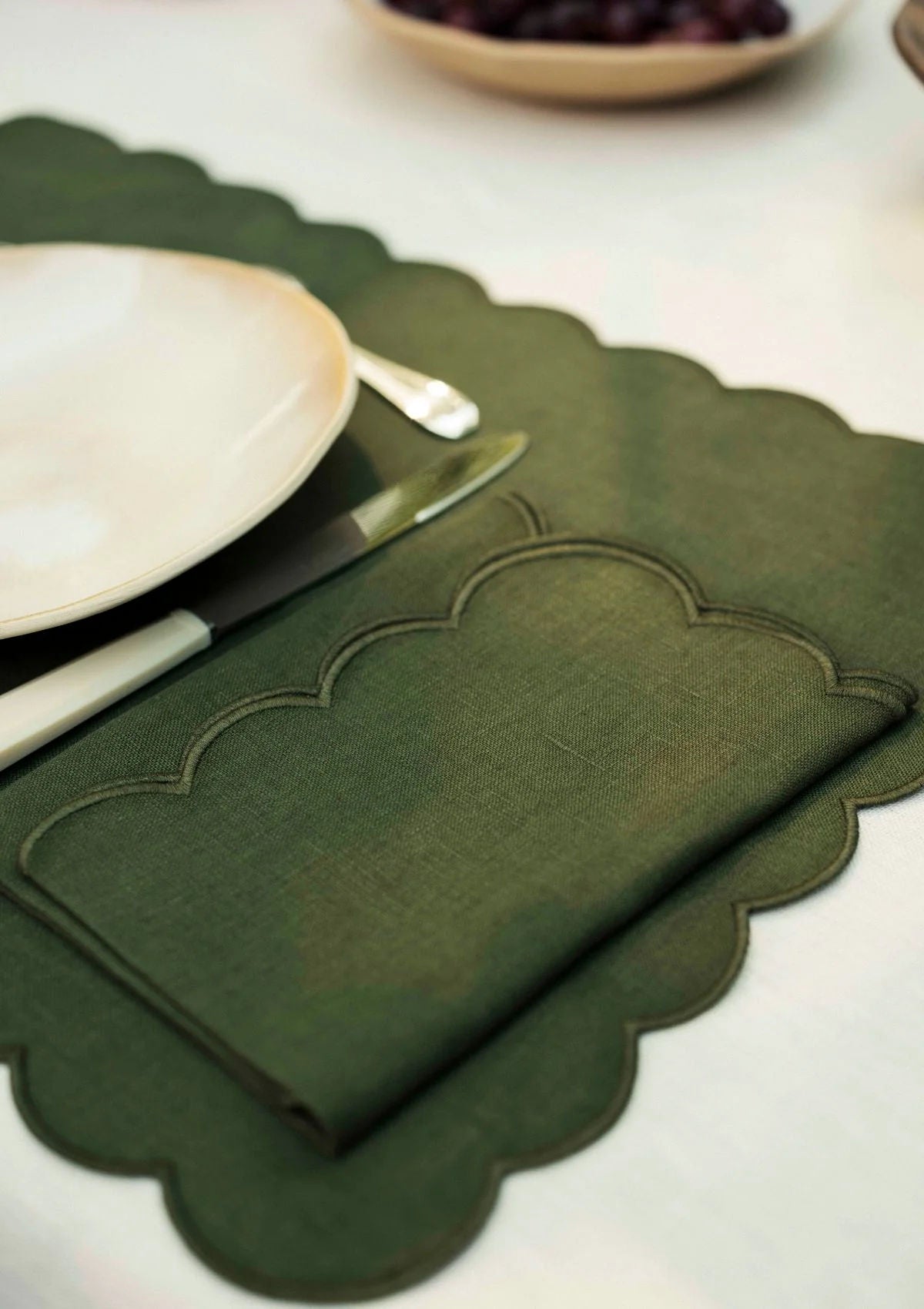 The Forest Green Linen Scalloped Napkins (Set of 2)