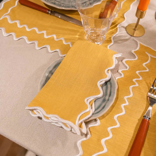 Vila Napkin, Mustard with White