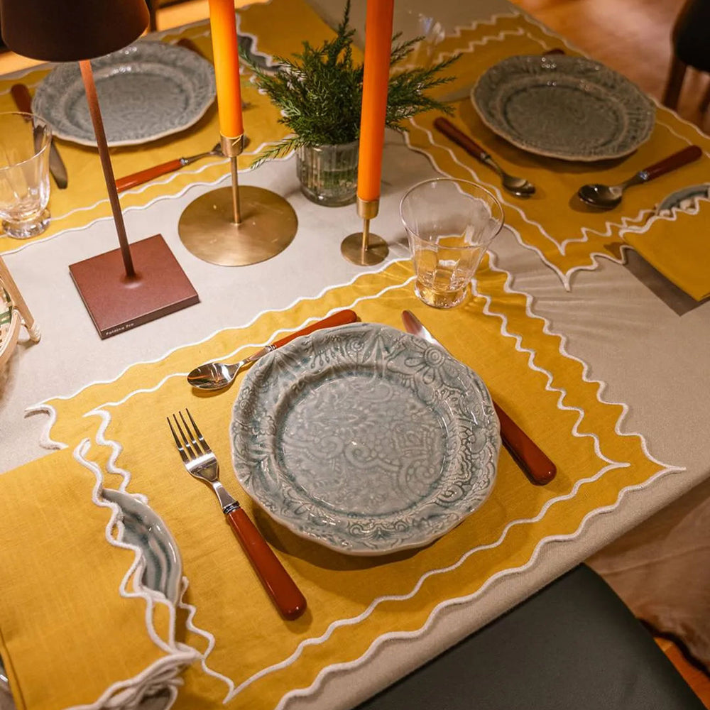 Vila Placemat, Yellow with White