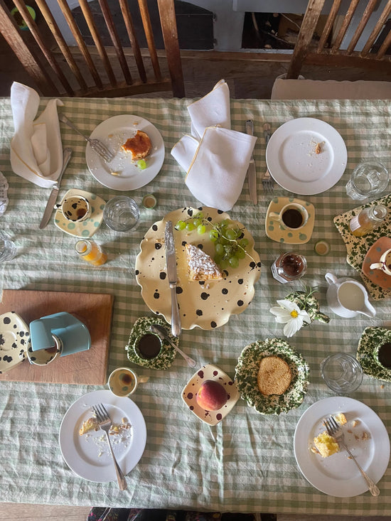 The Curvy Cake Stand