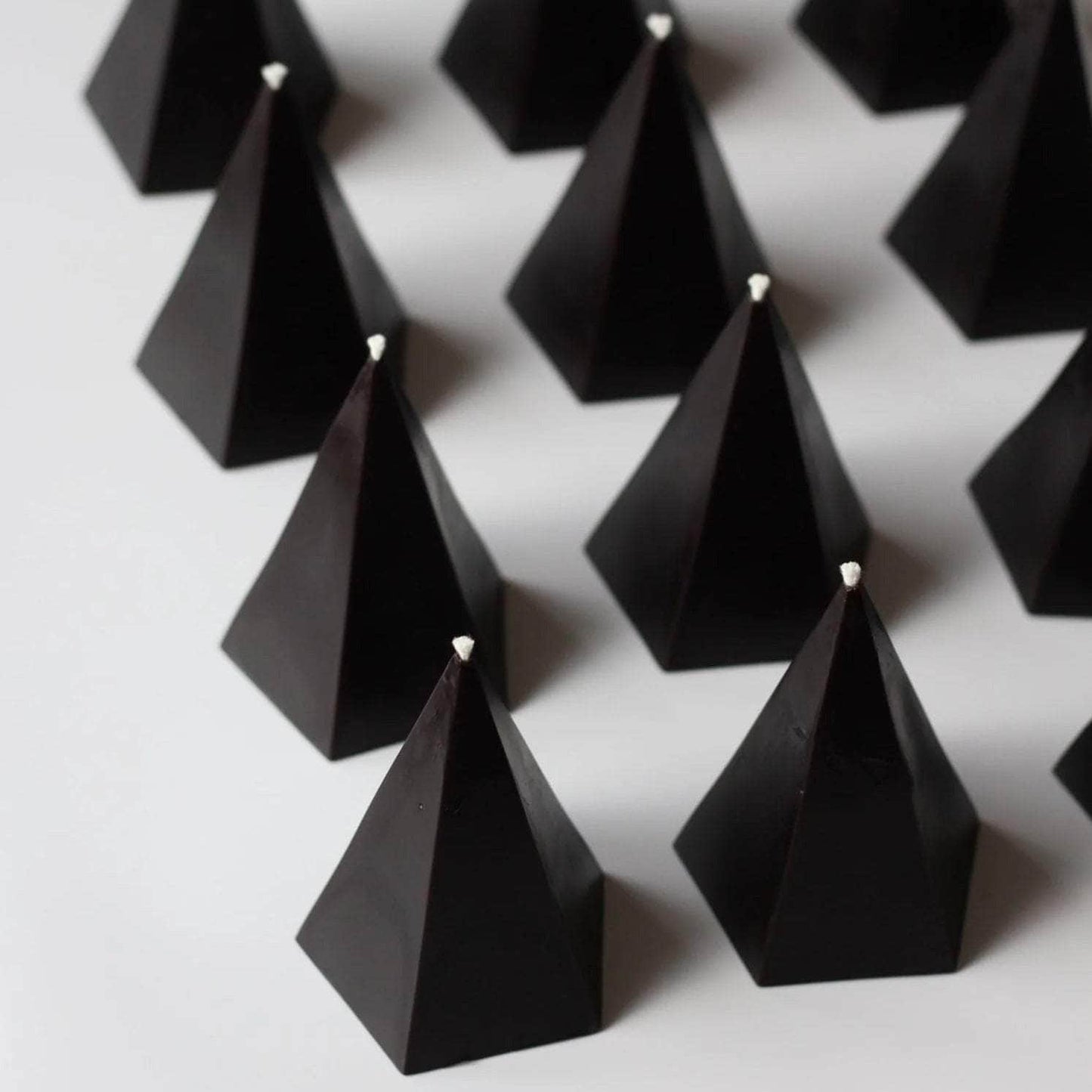 Polygon Candle - Black