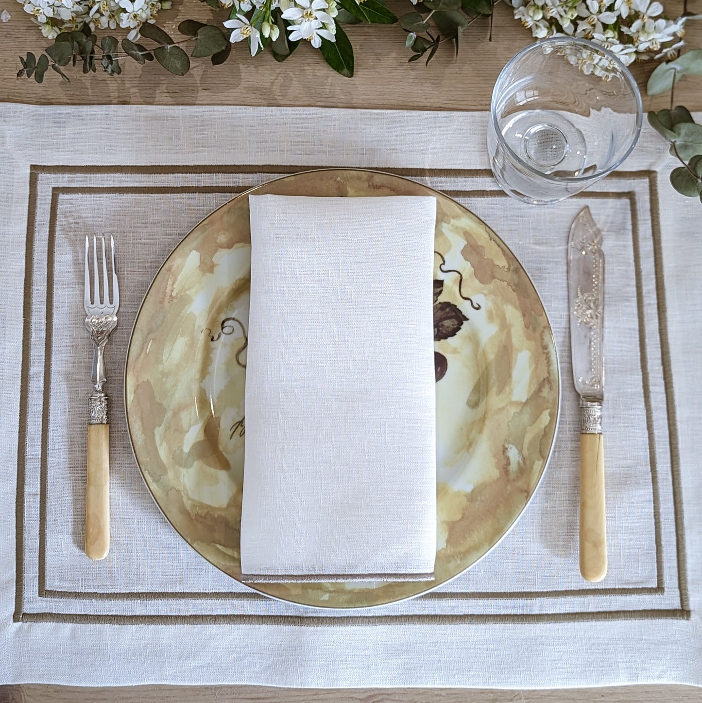 Victoria- White Linen Double Overlock Placemat and Napkin Set