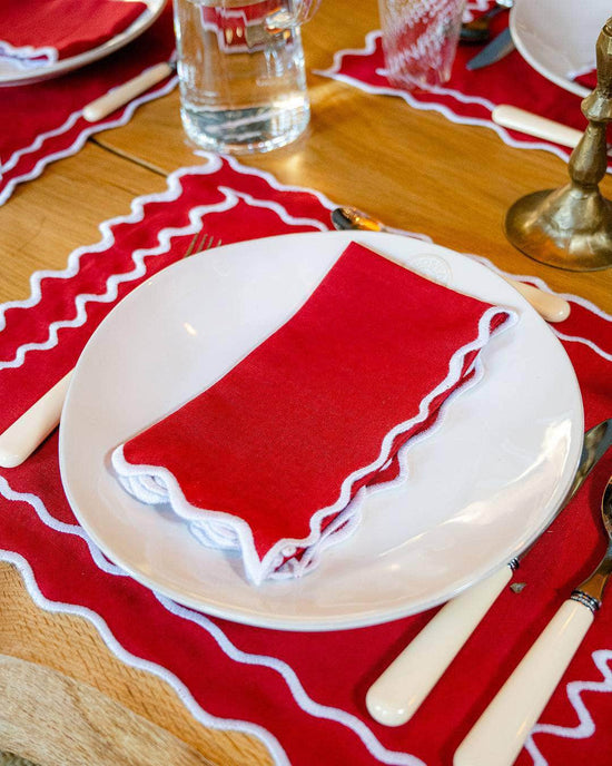 Vila Napkin, Red with White