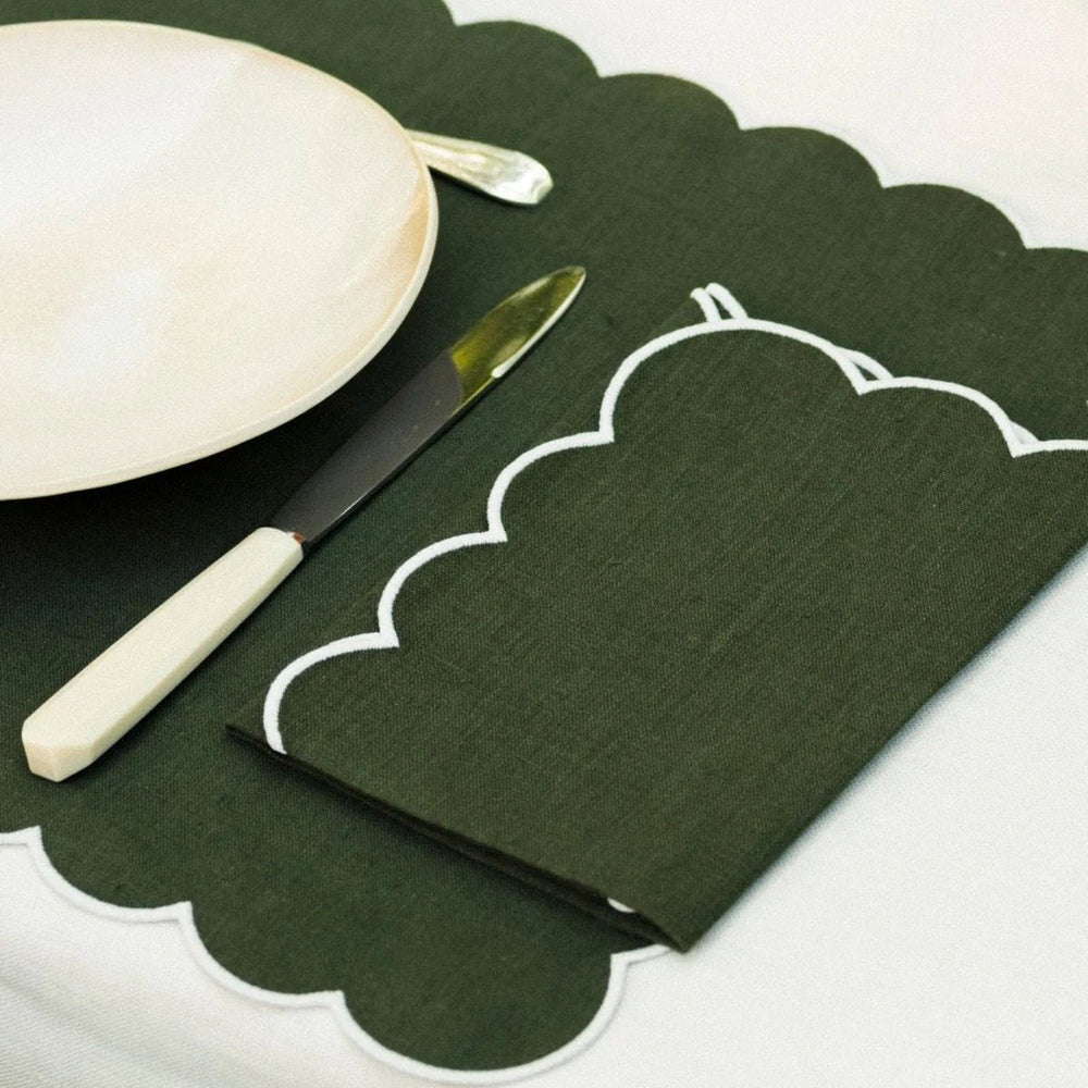 The Forest Green and White Linen Scalloped Napkins (Set of 2)