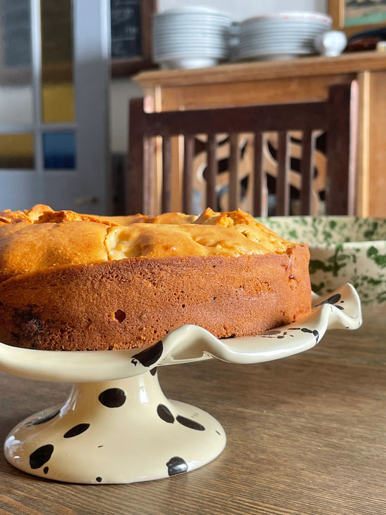 The Curvy Cake Stand