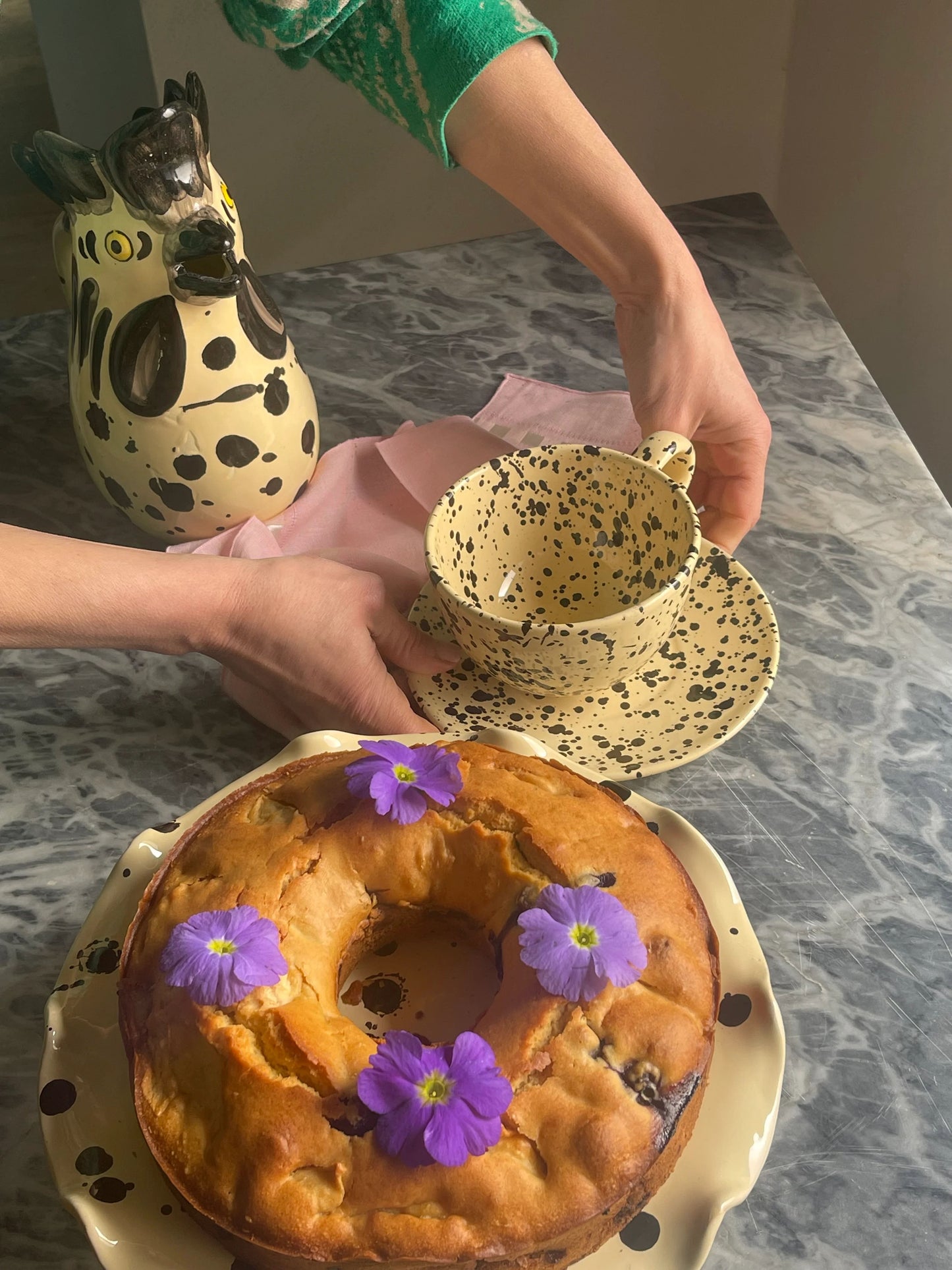 The Curvy Cake Stand