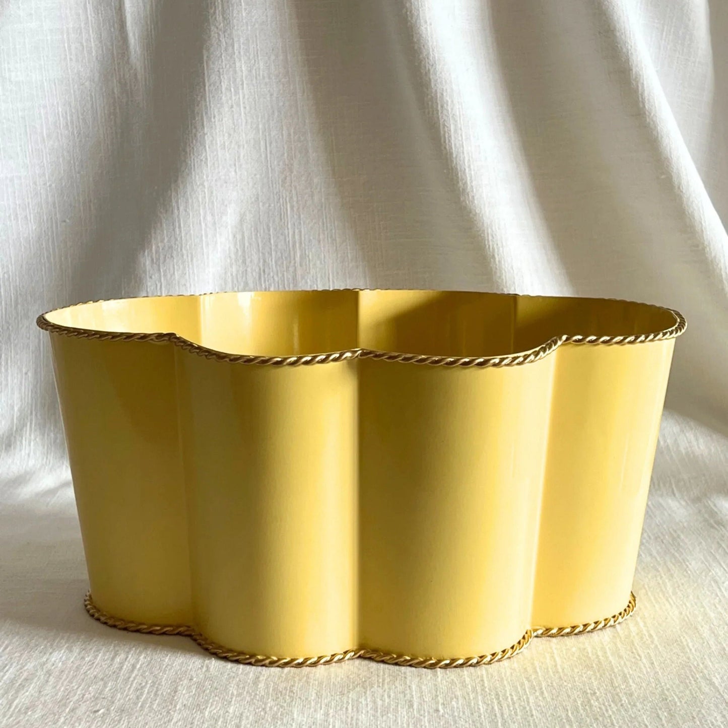 Rounded Scalloped Planter Large - Soft Yellow