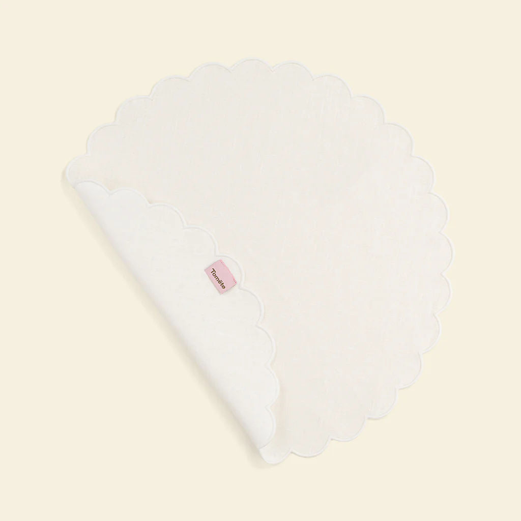 The White Linen Scalloped Round Placemats (Set of 2)