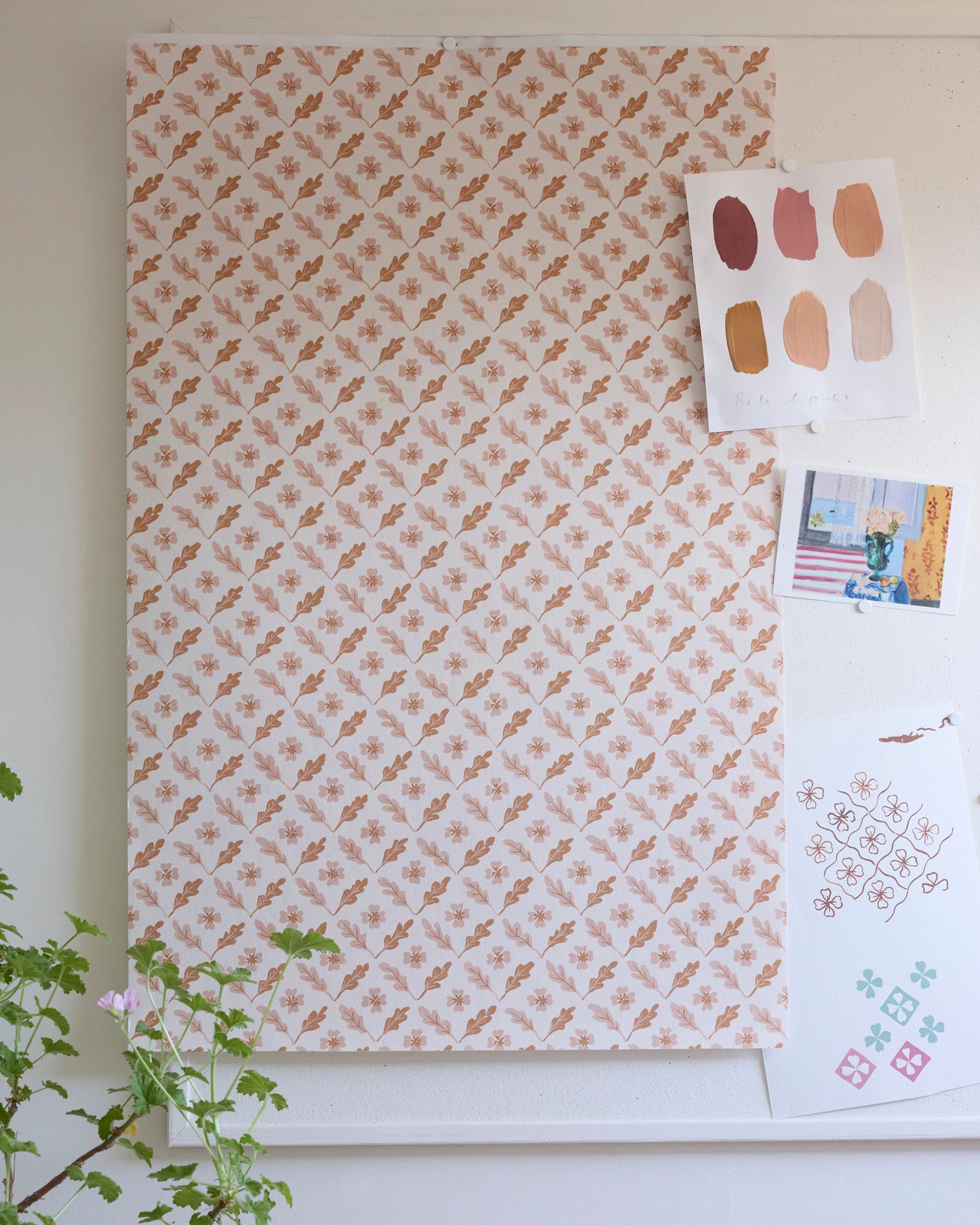 Oxalis Oak Wallpaper, Toffee