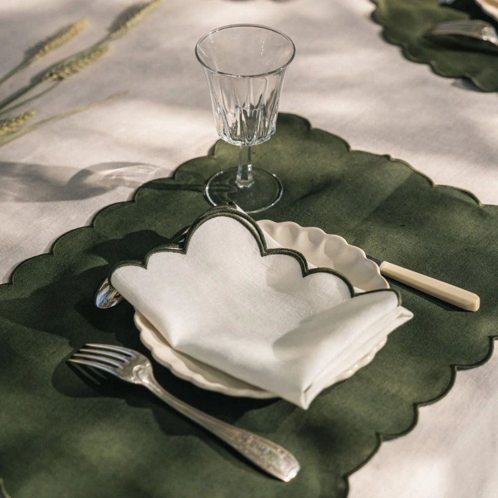 The White and Forest Green Linen Scalloped Napkins (Set of 2)