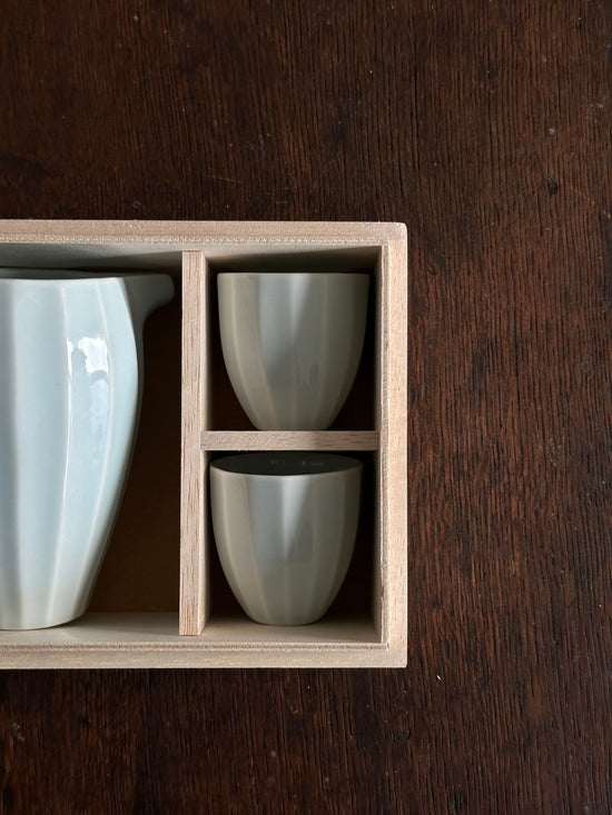 Hibiki Sake Bottle & Cups Set