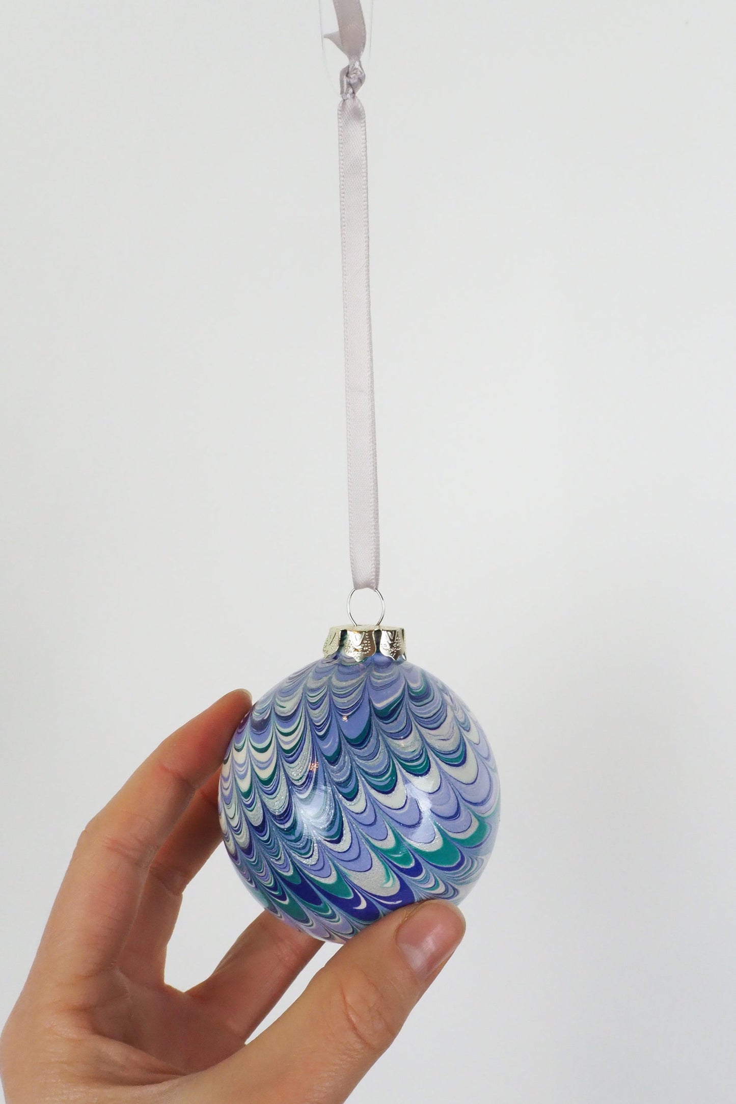 Medium Glacier Marbled Bauble