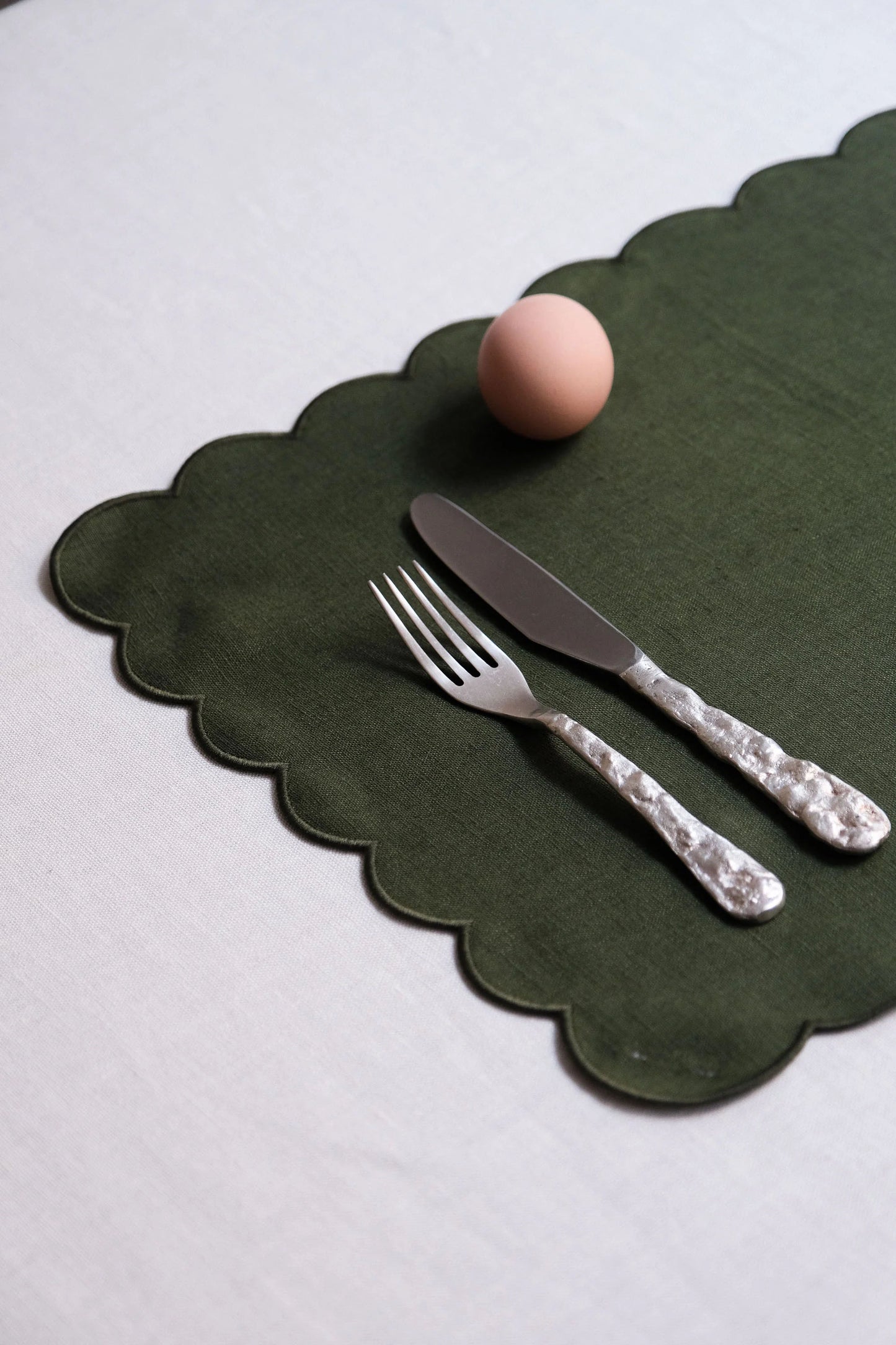 The Forest Green Linen Scalloped Rectangular Placemats (Set of 2)