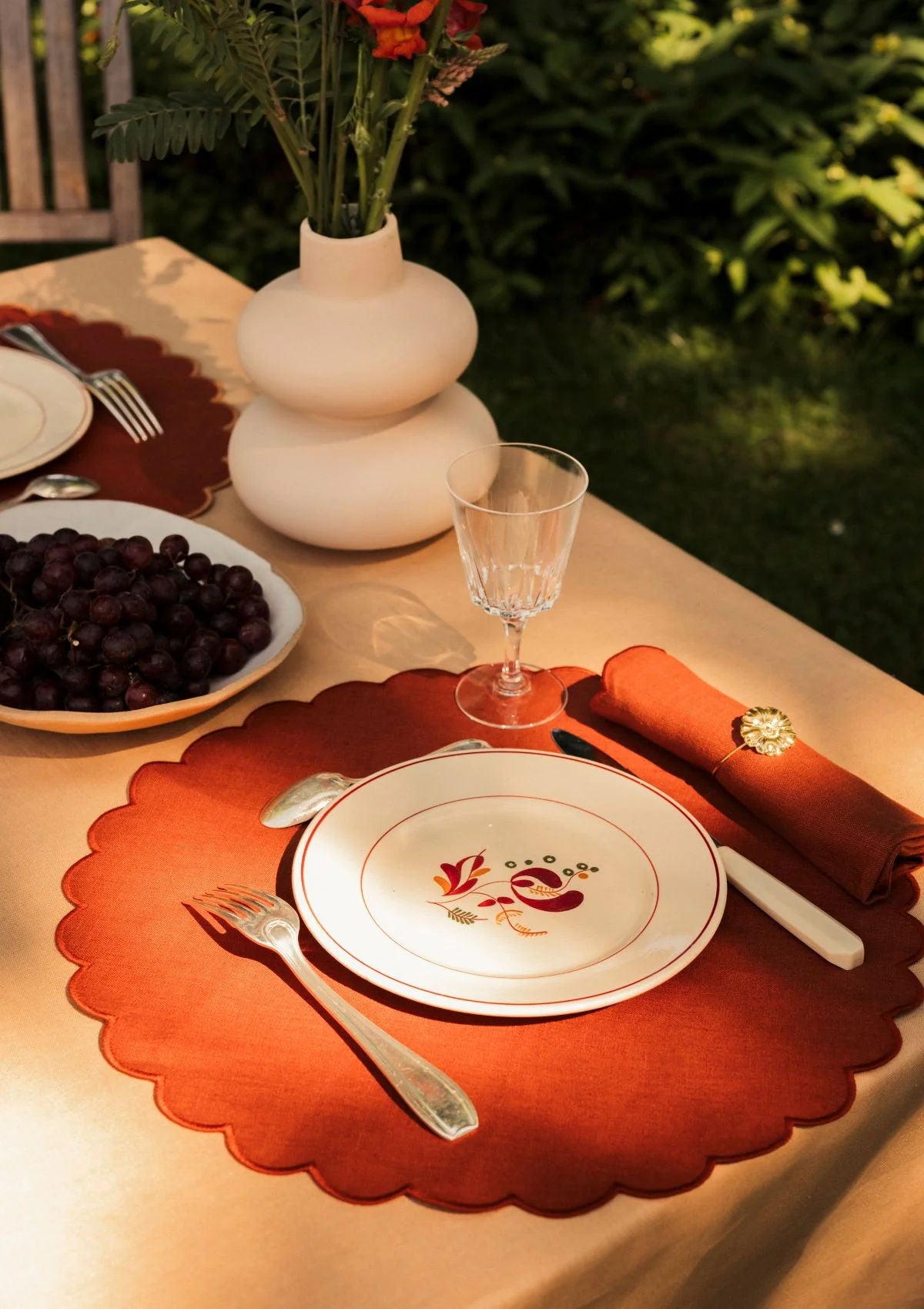 The Red Ochre Linen Scalloped Round Placemats (Set of 2)