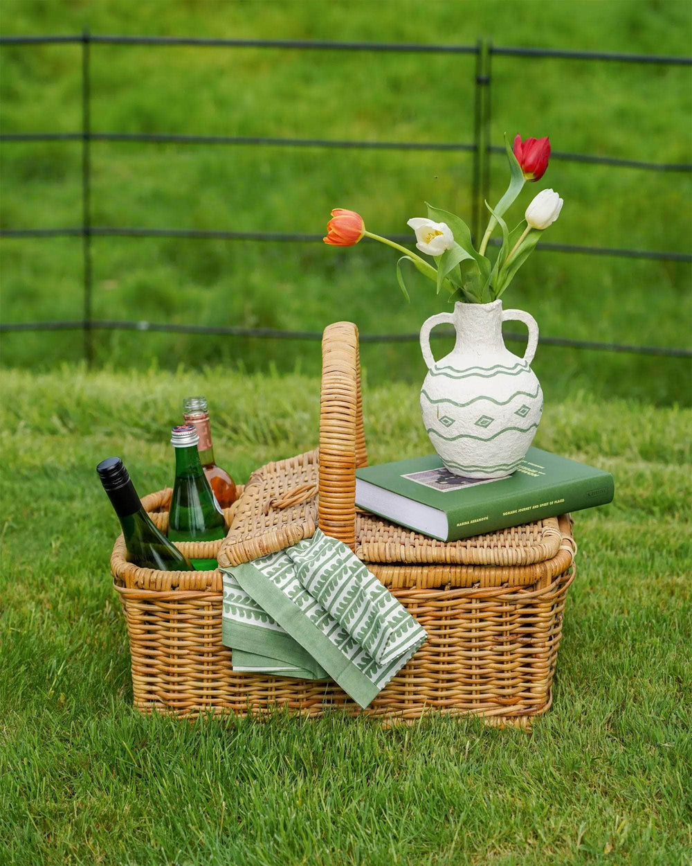 Pentola Cotton Maché Vase - Medium Green