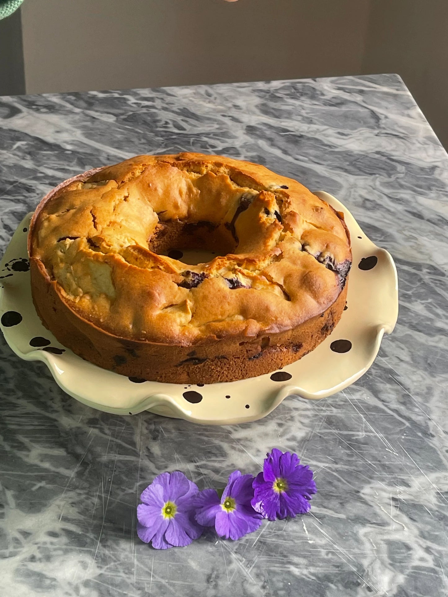 The Curvy Cake Stand