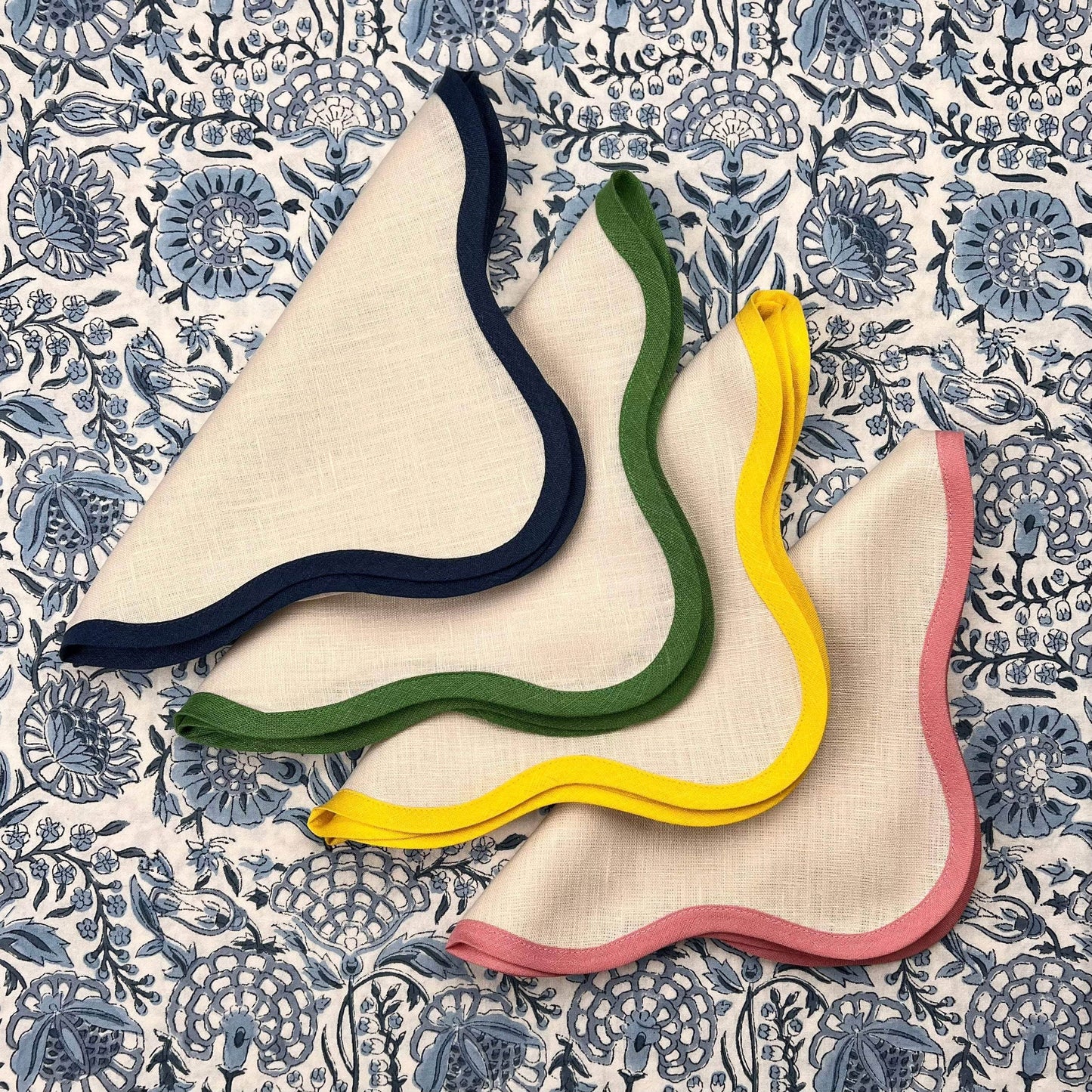 Gift Set: Set of Four Scallop Napkins (multicolored)