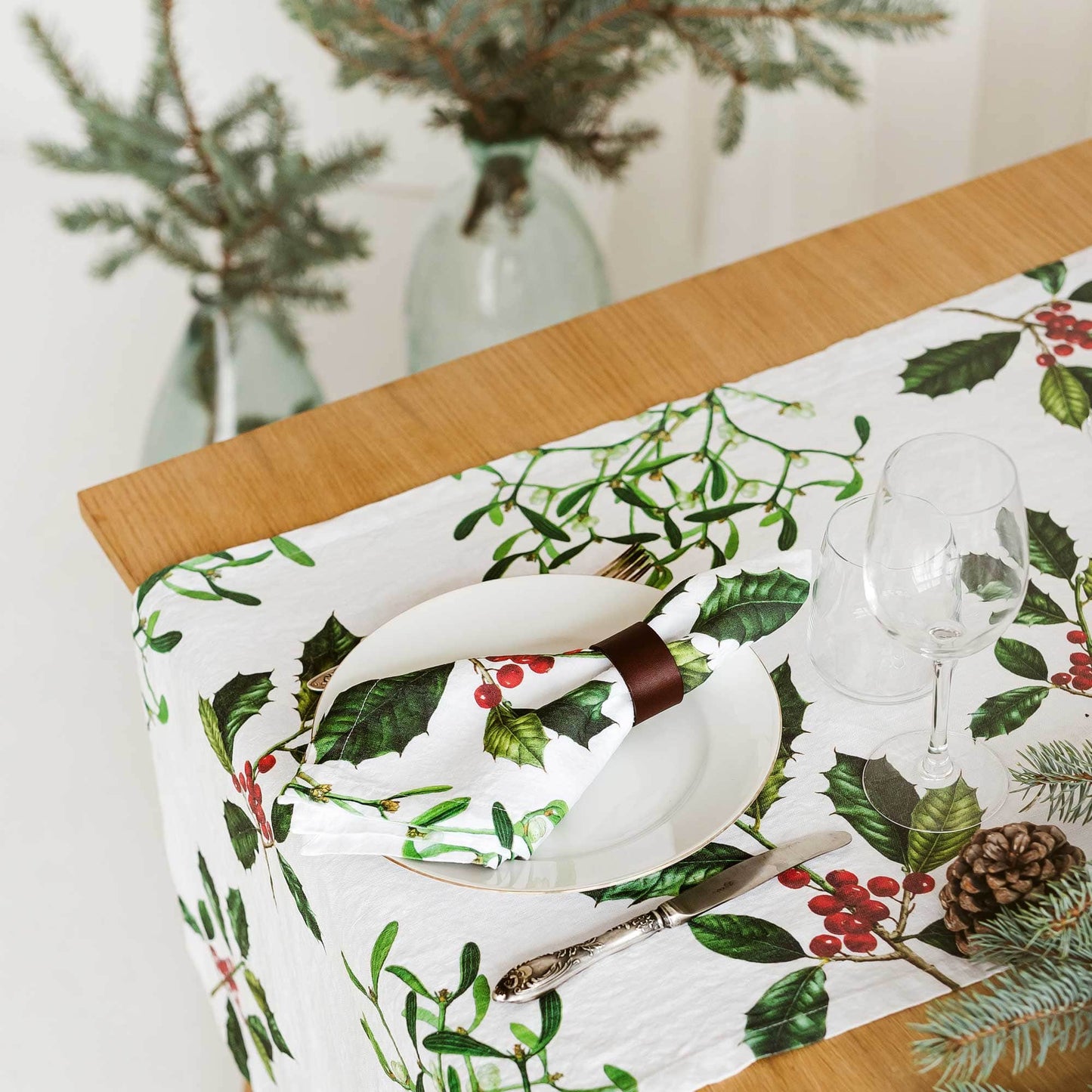 Linen Table Runner HOLLY & MISTLETOE White