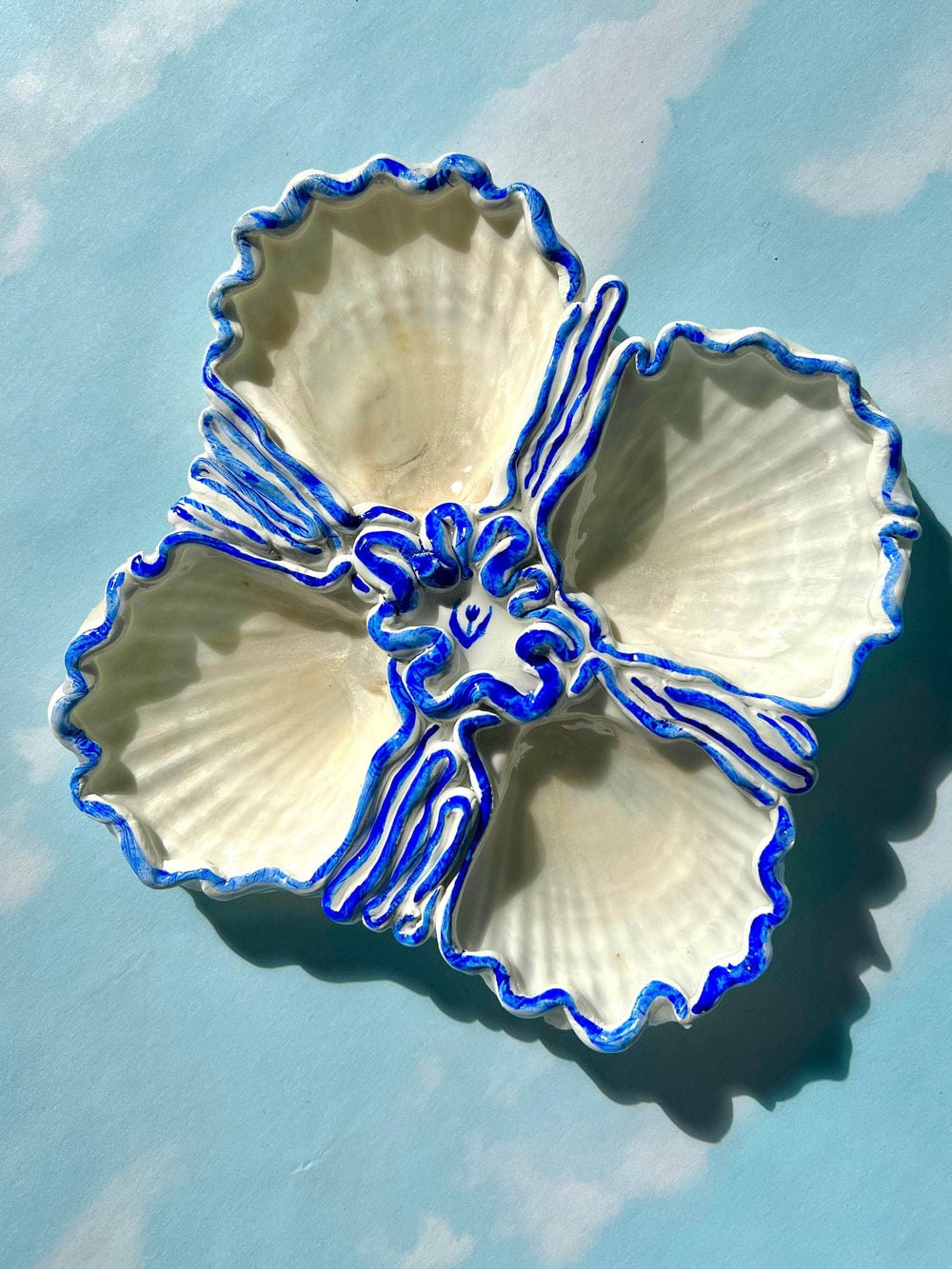 Scallop Serving Dish with a Tulip